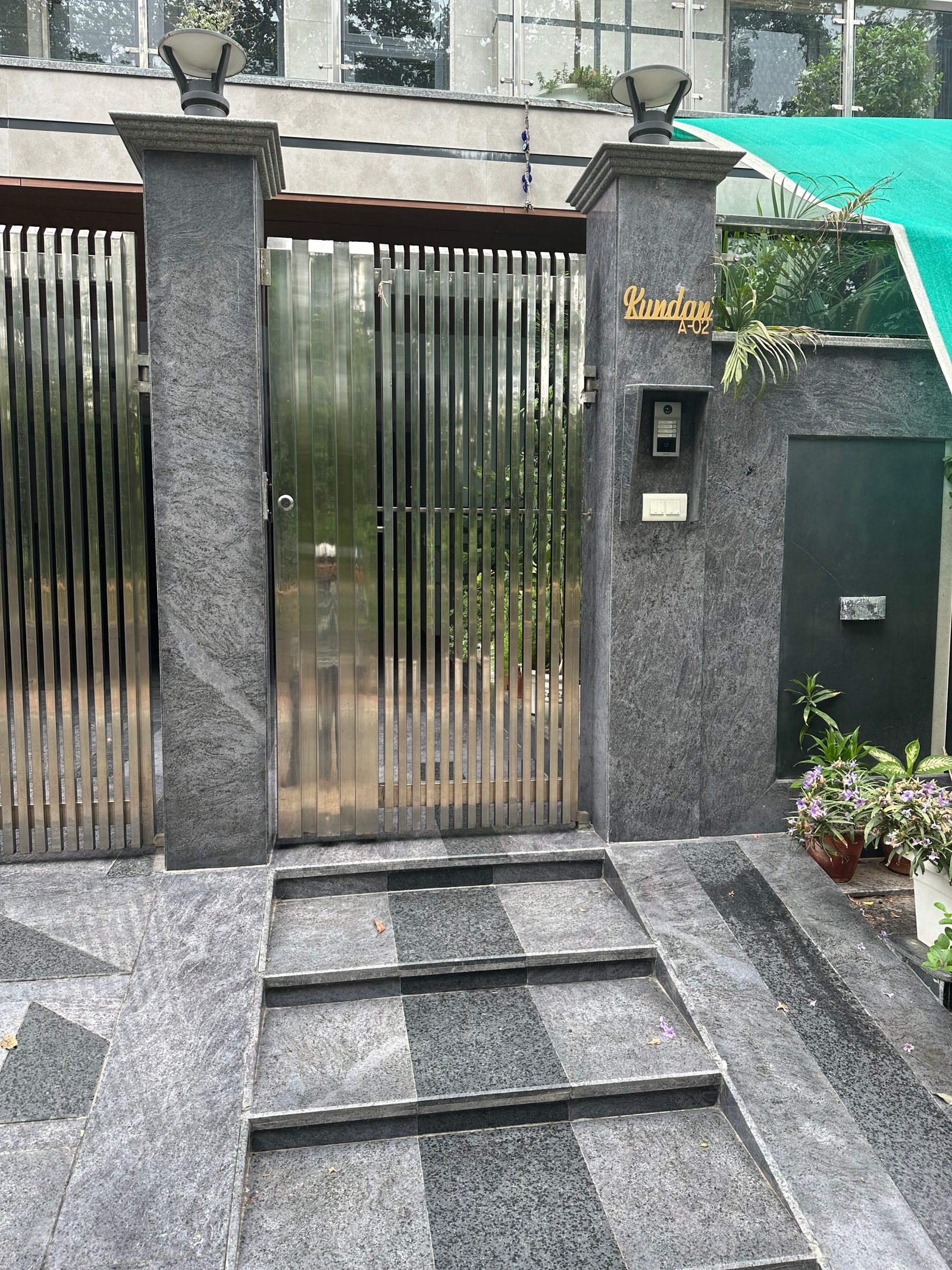 Gate